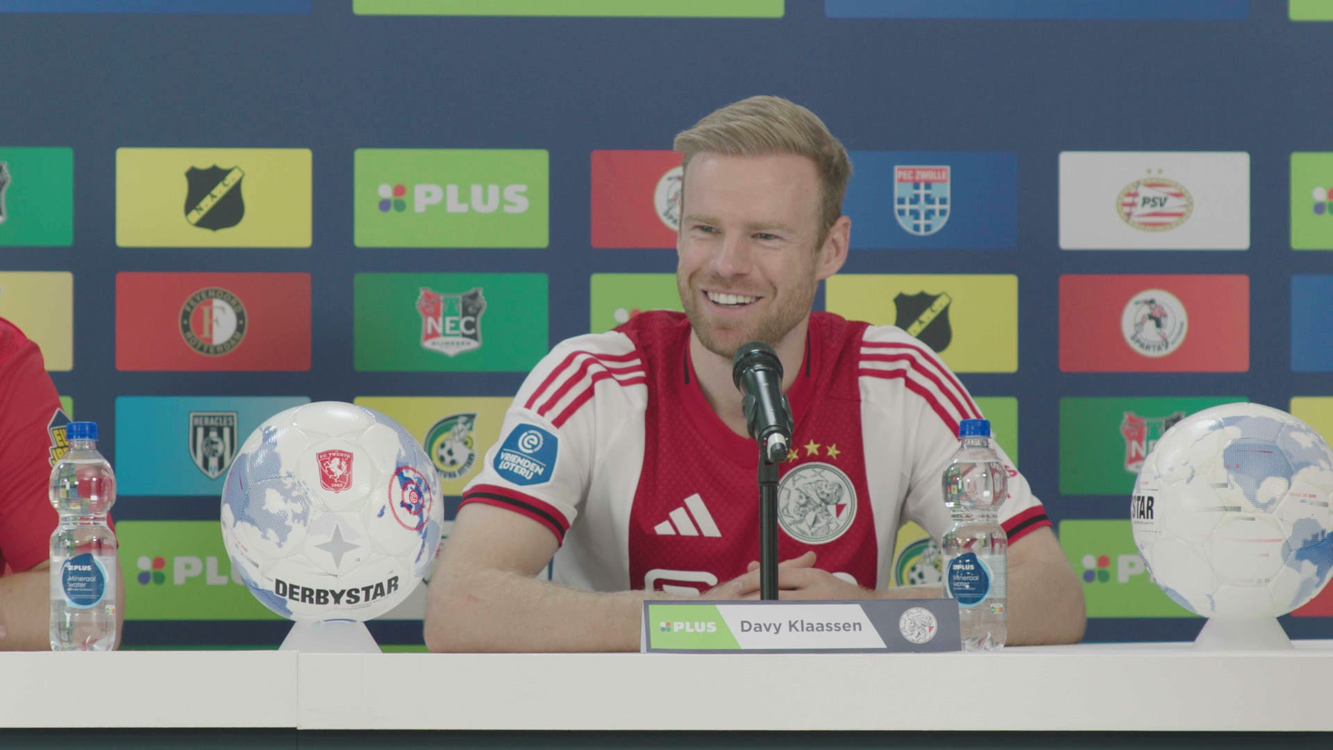 Plus Voetbalplaatjes commercial